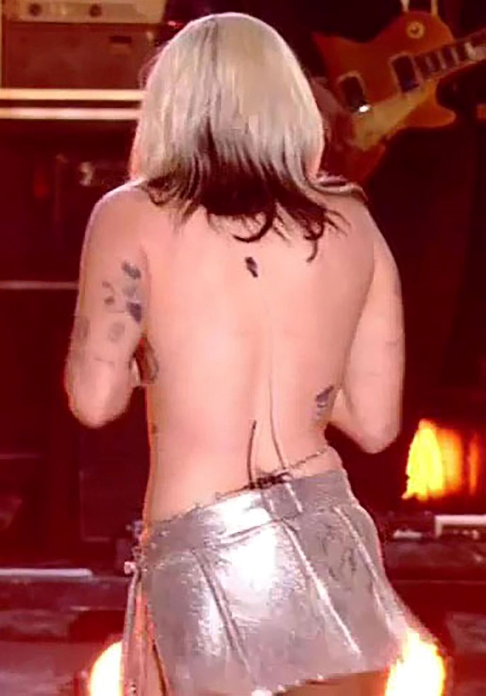 Miley Cyrus'ın sahnedeki zor anları - 9