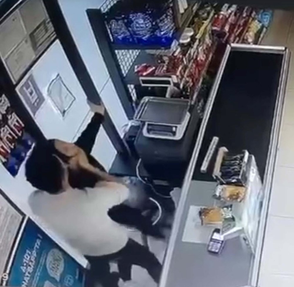 Bodrum'da zincir markette olay! Kasanın önünde saldırdı - 2