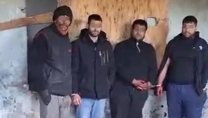 Halk düşmanları! At eti keserken suçüstü yakalandılar
