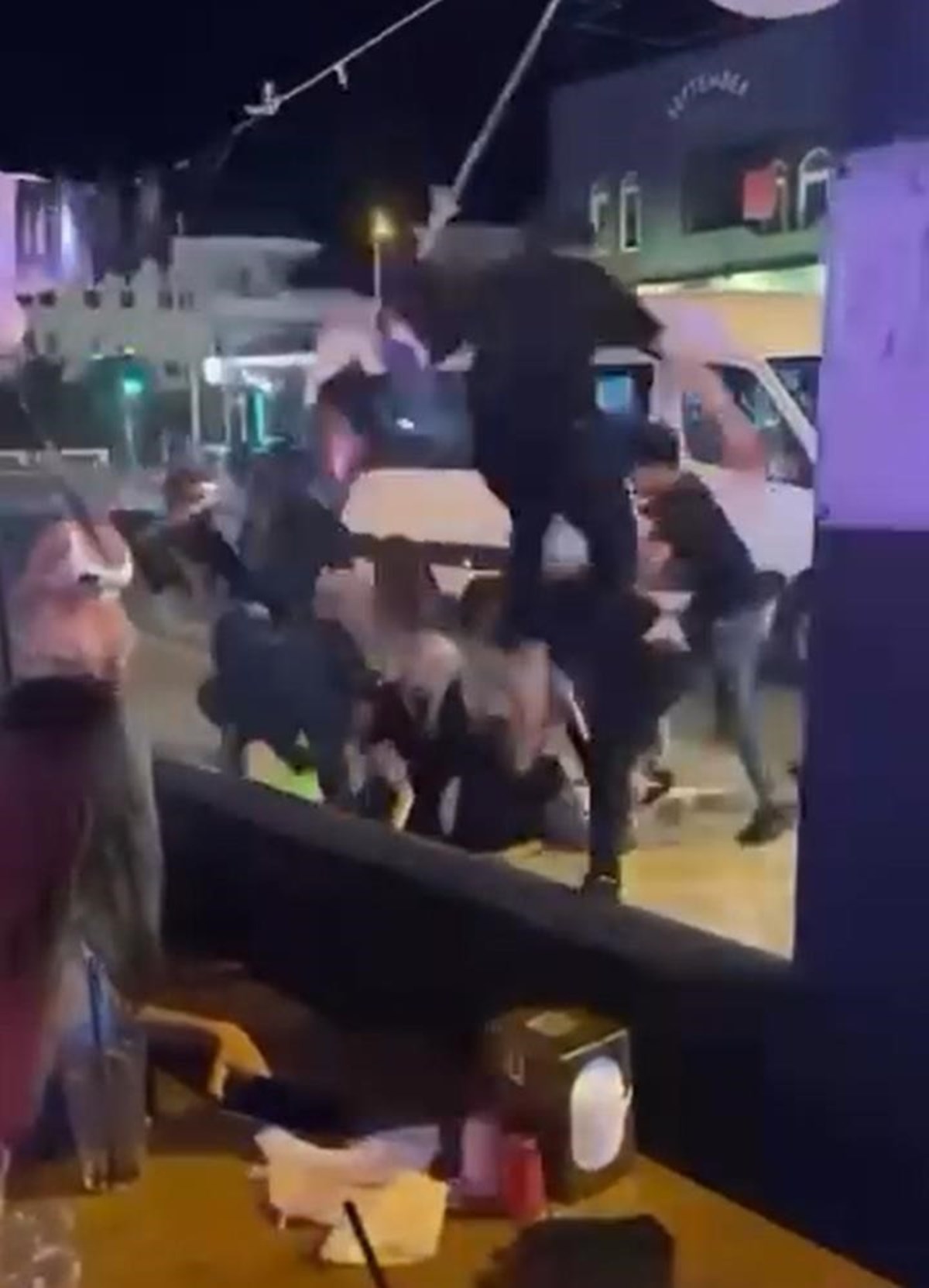 Görüntüler sosyal medyada tepki çekti. Görüntüler sosyal medyada tepki çekti.
