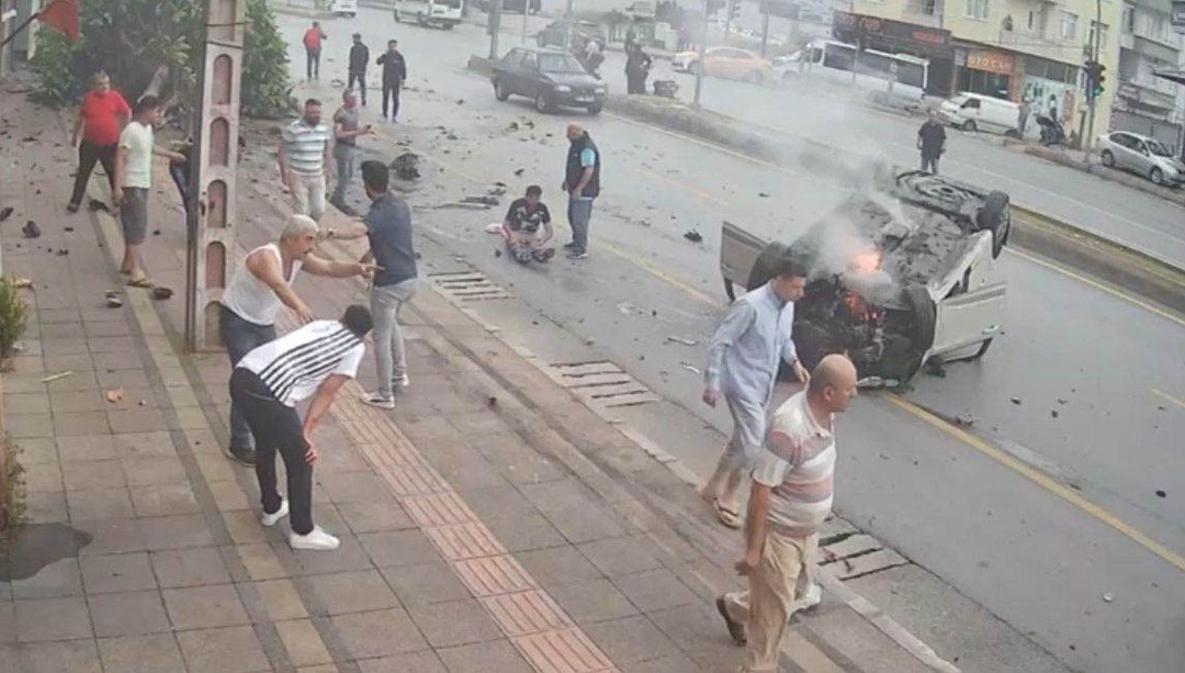 Mersin'de ortalığı savaş alanına çeviren kaza: 1 ölü