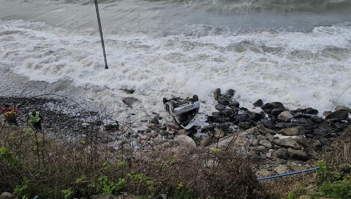 Giresun'da otomobil denize düştü: 1 ölü Giresun'da otomobil denize düştü: 1 ölü