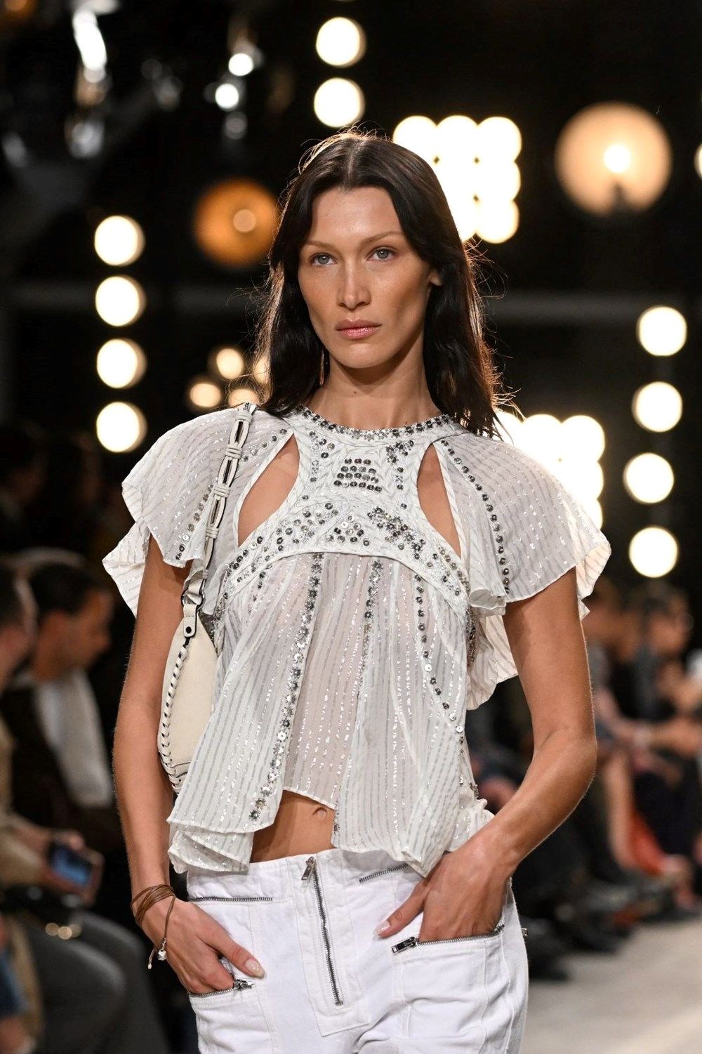 Bella Hadid sosyal medyaya geri döndü - 2