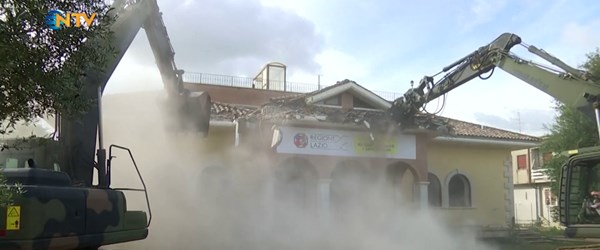 Mafyaya ait lüks villalar yıkıldı