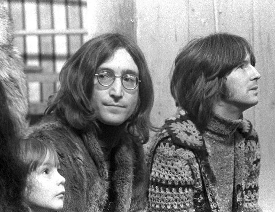 John Lennon’ın güneş gözlükleri açık artırmada - 1