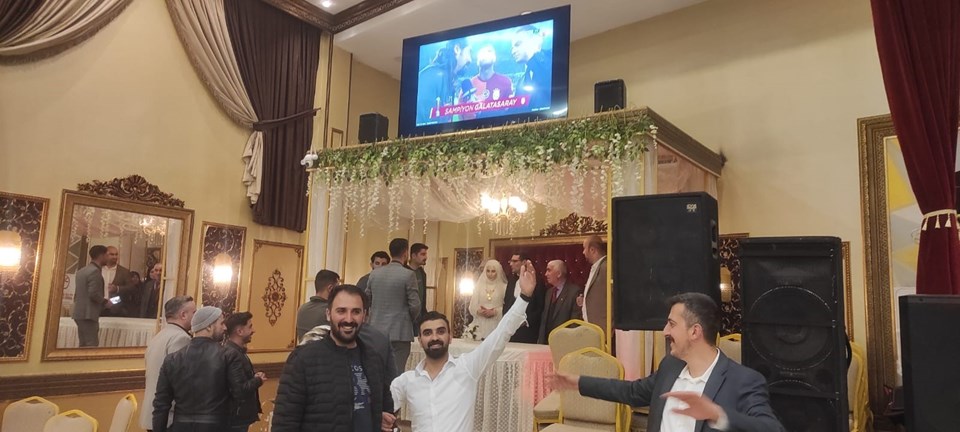 Ağrı'da düğün töreninde şampiyonluk coşkusu - 1