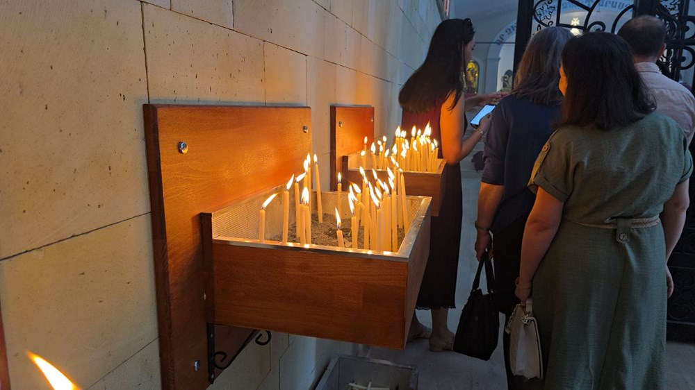 Türkiye'nin tek Ermeni mahallesinde Paskalya ayini: İlahiler okundu, mumlar yakıldı 70 JW59n8lgLkOw3fLemuEpAg