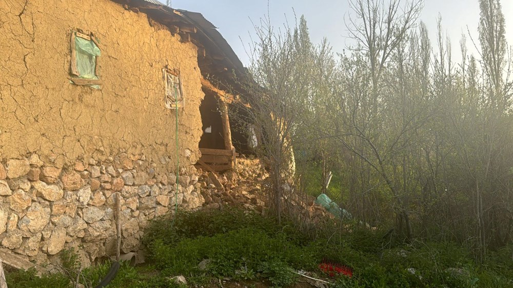 Tokat'ta depremin izleri gün ağarınca ortaya çıktı - 14