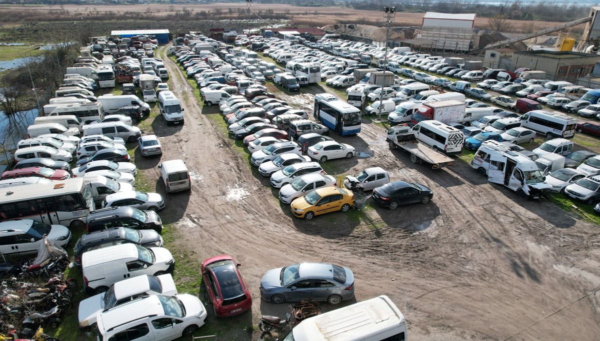 Kocaeli'de yüzlerce araç yediemin otoparkında çürümeye terk edildi