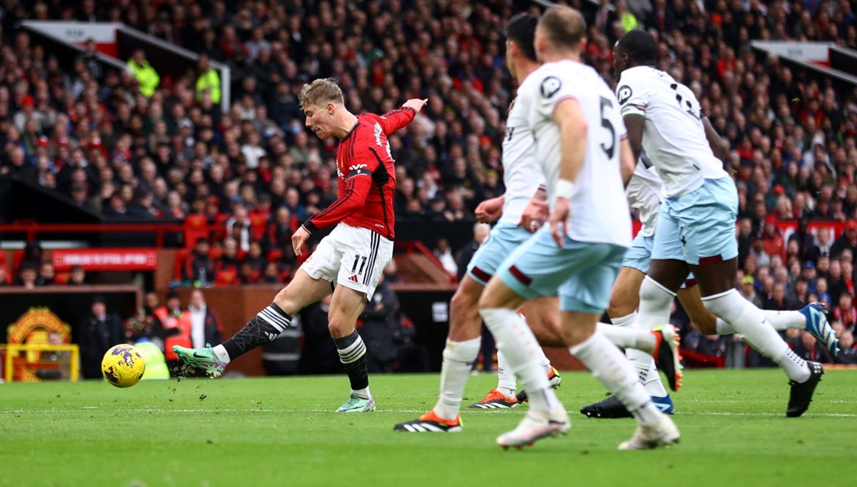 Manchester United 3 puanı 3 golle aldı Manchester United 3 puanı 3 golle aldı
