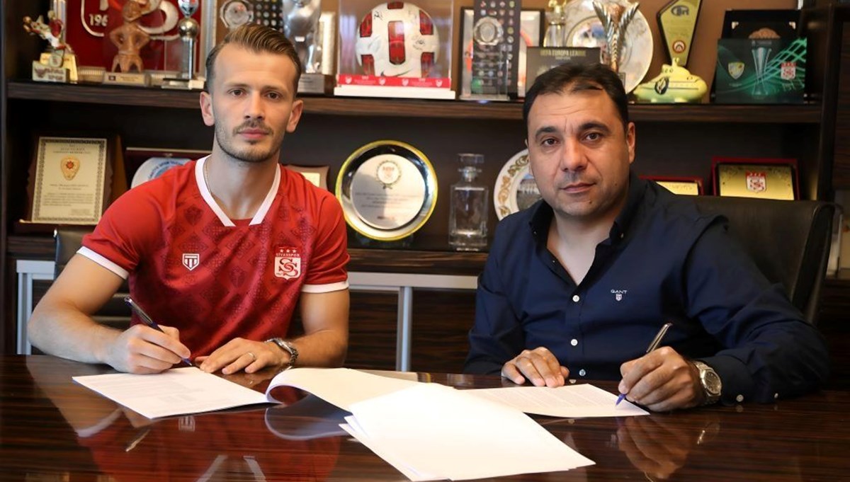 Demir Grup Sivasspor, Abdulkadir Parmak'ı transfer etti Demir Grup Sivasspor, Abdulkadir Parmak'ı transfer etti
