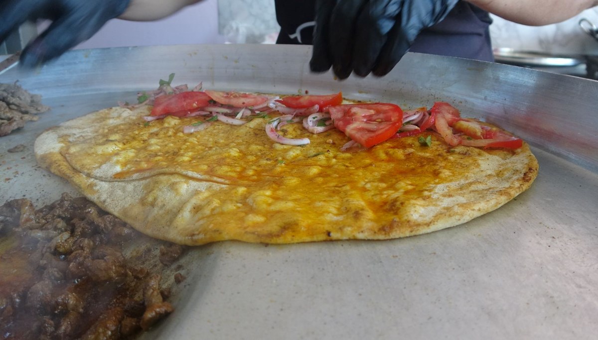 İlçenin tek kadın tantuni ustası: Azmiyle, cesaretiyle takdir topluyor İlçenin tek kadın tantuni ustası: Azmiyle, cesaretiyle takdir topluyor