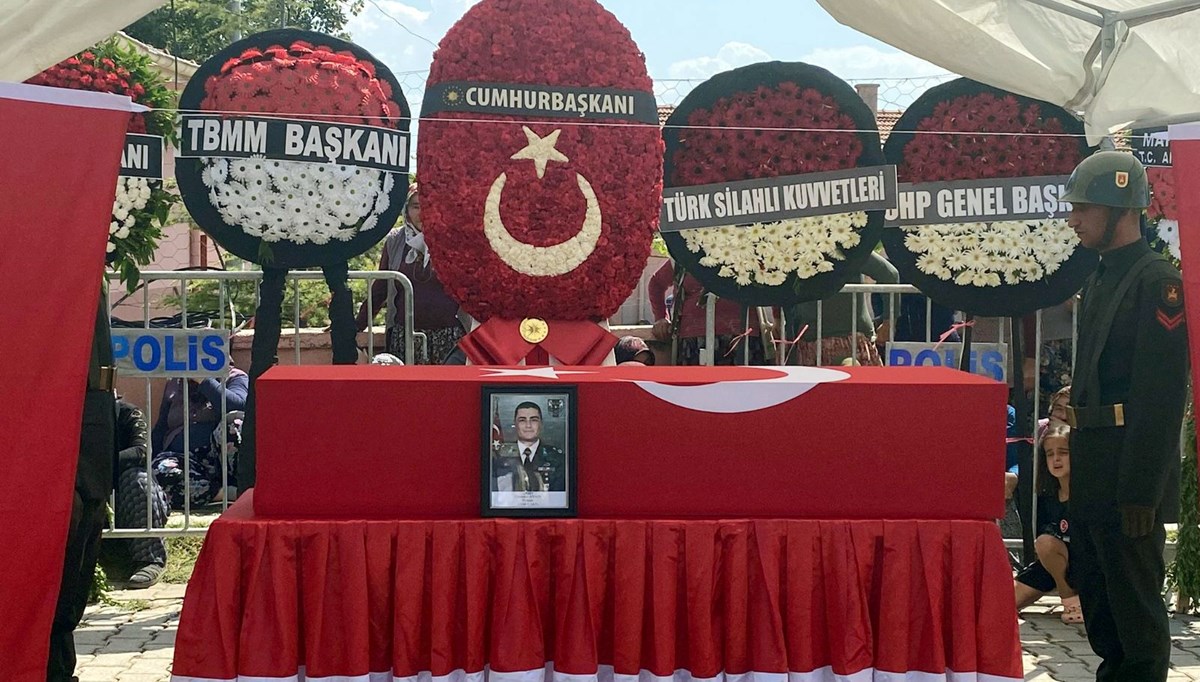 Şehit binbaşıya gözyaşlarıyla veda Şehit binbaşıya gözyaşlarıyla veda