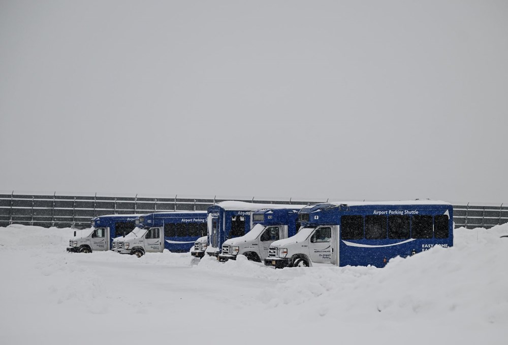 ABD'de hayat durdu: Kar fırtınası hava ve kara trafiğini felç etti - 9