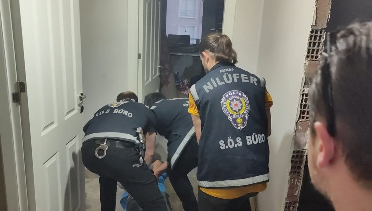 Bursa'da 1 kilo 300 gram metamfetamin ele geçirildi Bursa'da 1 kilo 300 gram metamfetamin ele geçirildi