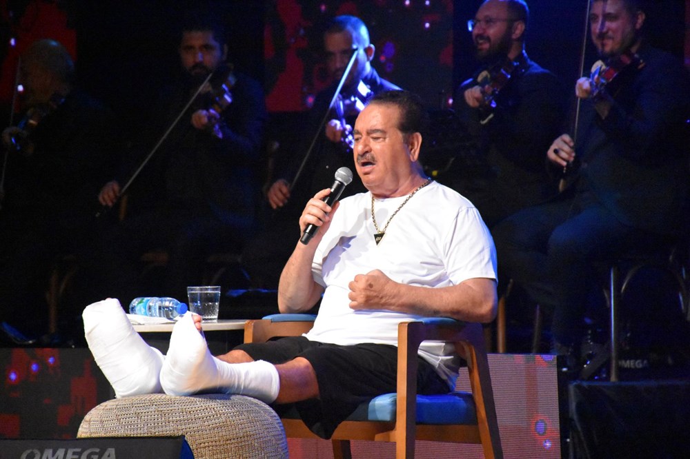 İbrahim Tatlıses ayağındaki kırık ile Çeşme'de sahne aldı - 2
