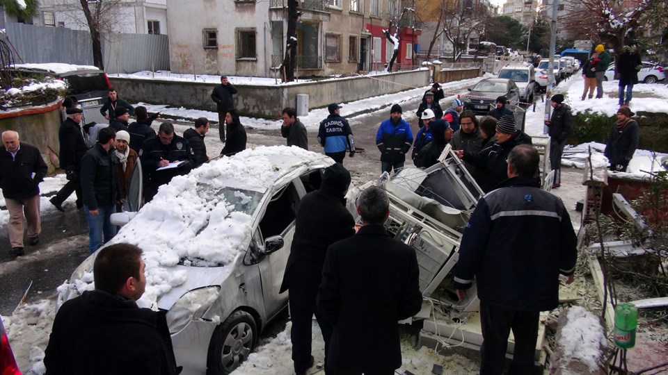 Kadıköy’de patlama: Araçlar ve iş yerleri zarar gördü - 1