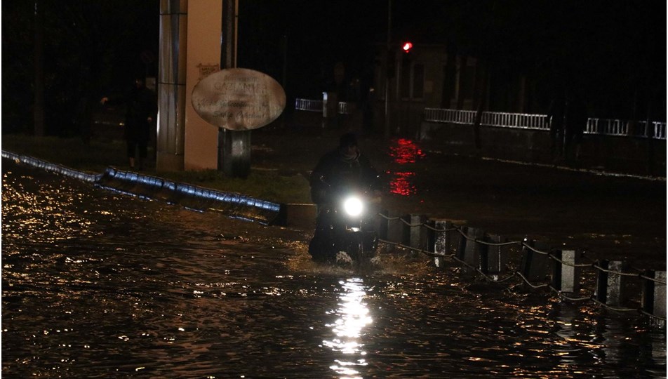 gaziantep te saganak nedeniyle araclar