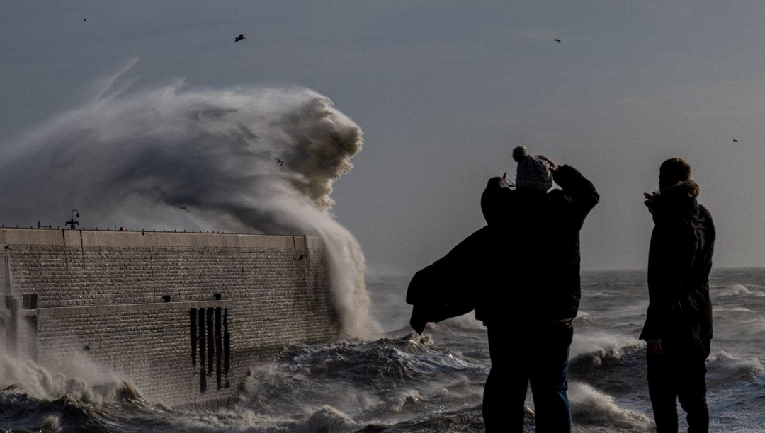 Bert Fırtınası ölüm getirdi: "Suyu kaynatarak için" uyarısı