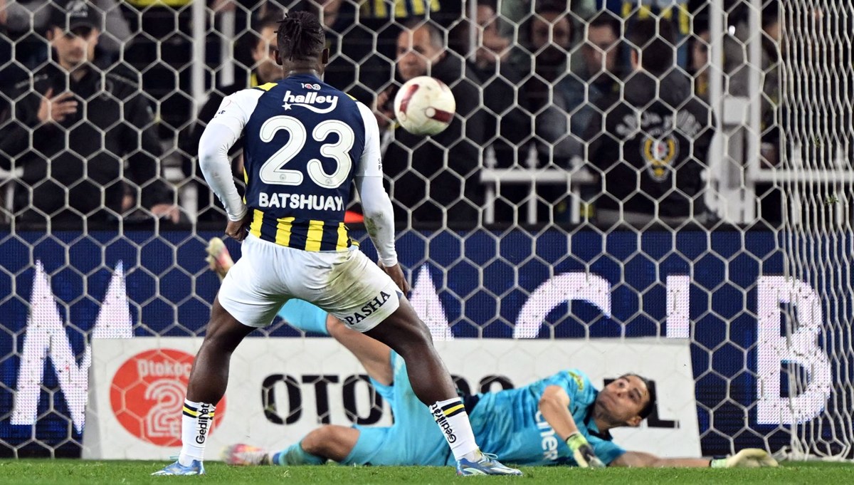 Fenerbahçe 90+5'te penaltı kazandı, karar doğru mu? Eski hakemler yorumladı Fenerbahçe 90+5'te penaltı kazandı, karar doğru mu? Eski hakemler yorumladı