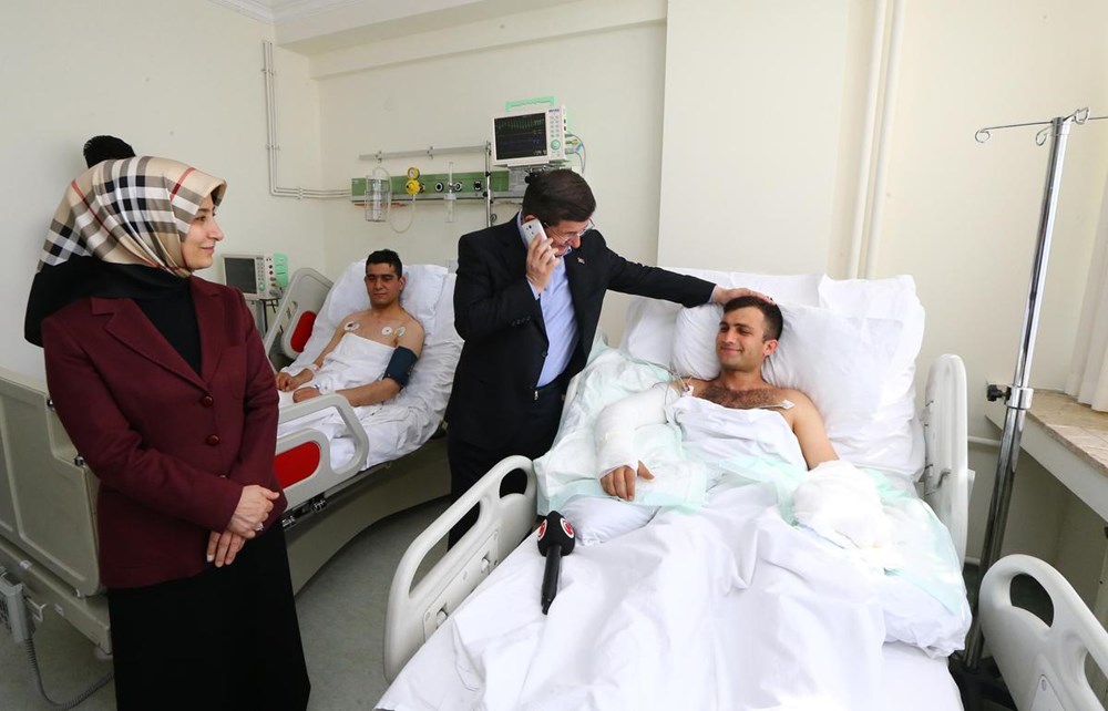 Başbakan Davutoğlu yaralı askerleri ziyaret etti - 1