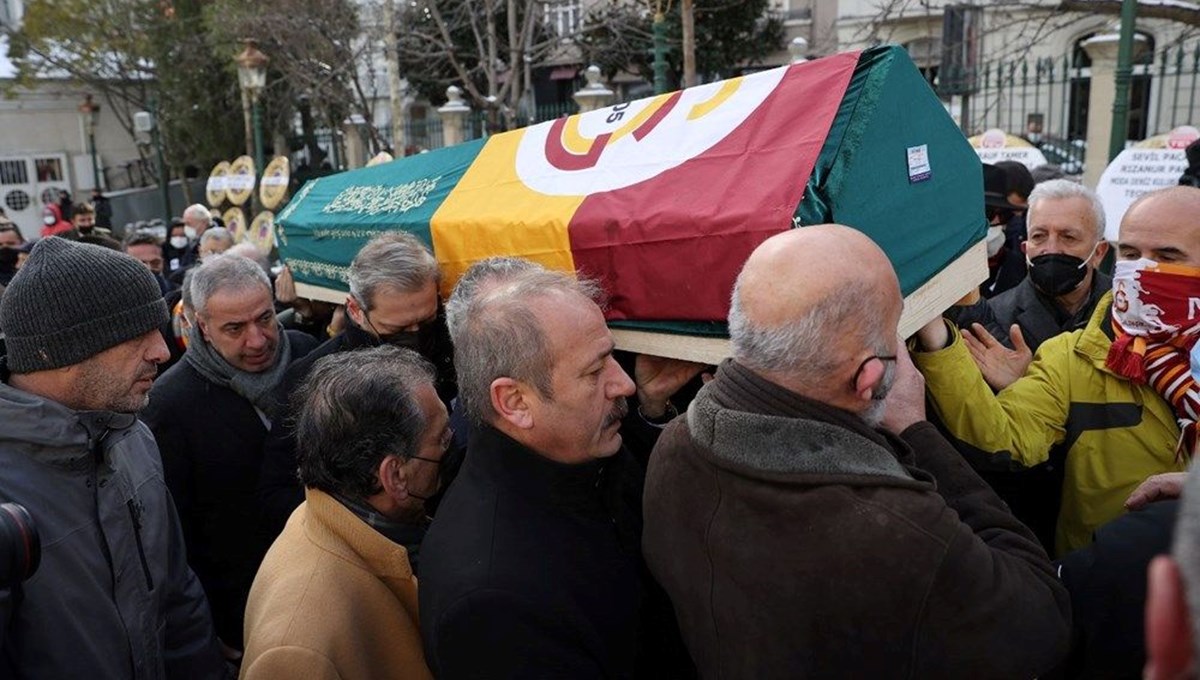 MHP'li Saffet Sancaklı'yı tabut taşırken soydular