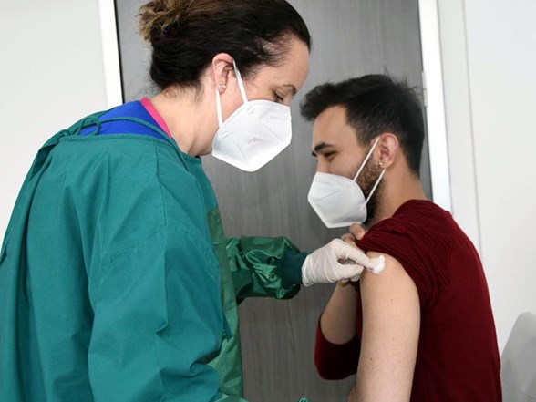 uzmanindan corona virus asisi oncesi ve sonrasi 6 saat uyuyun onerisi saglik haberleri ntv