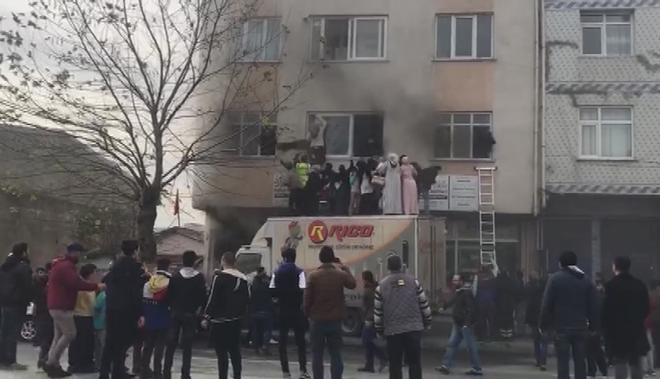 Arnavutköy'deki yangında can pazarı - 1