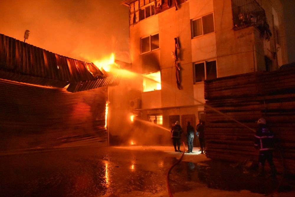 Adana�da mobilya atölyesinde yangın NTV