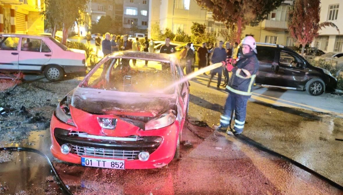 ''Psikolojim bozuk'' deyip annesinin arabasını yaktı