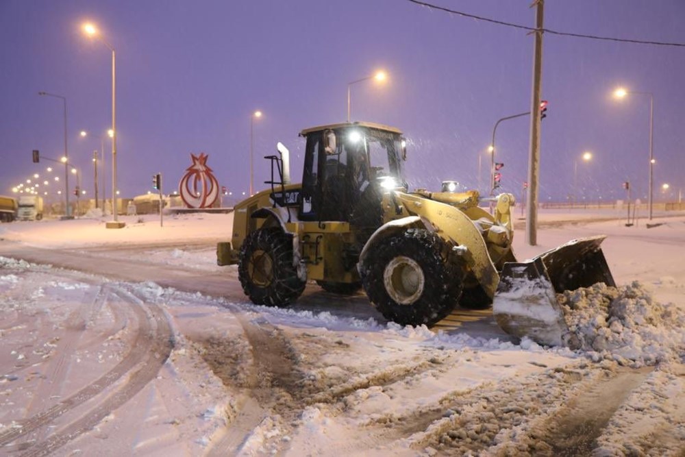 Doğu’da kar esareti: 1070 köy yolu ulaşıma kapandı - 7