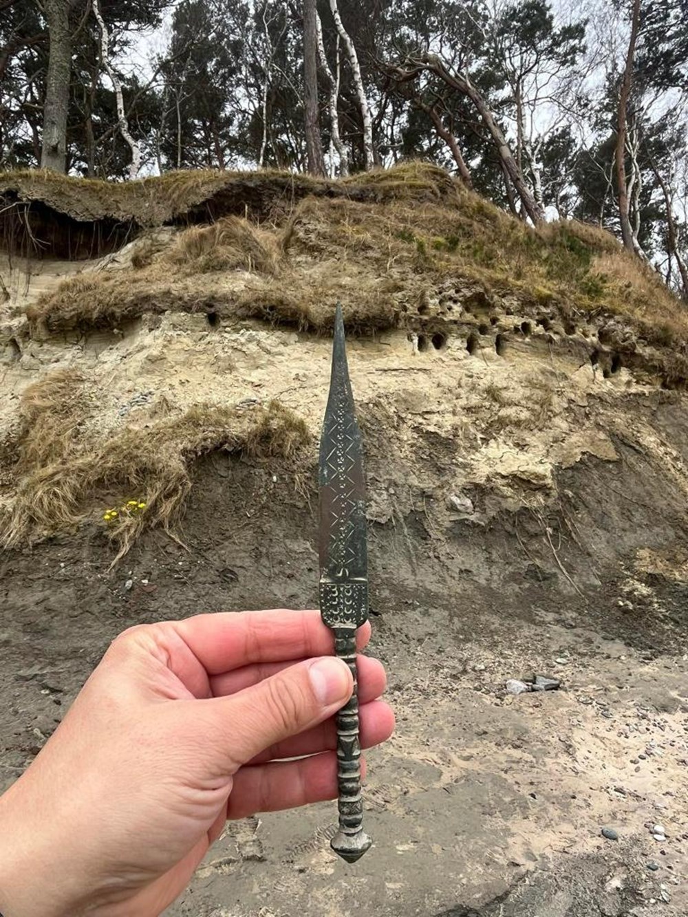 Geçmişin sırları plajdan çıktı: 2 bin 500 yıllık hançer talih yapıtı bulundu 73 Jcl