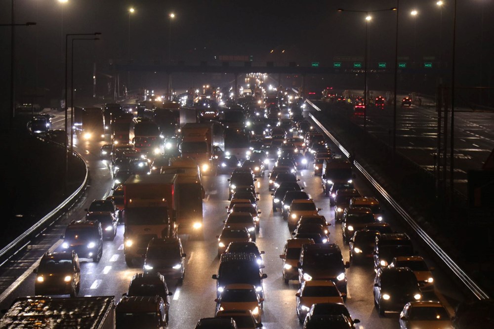 Bayram Seyahati Zirvesi: Otoyollarda Trafik Kilitlendi 74