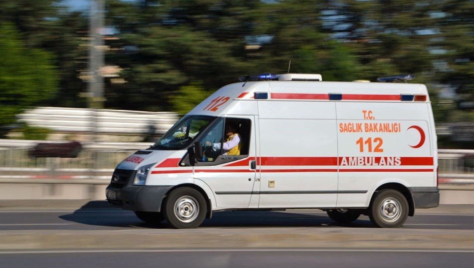 İzmir'de bıçakla yaralanan kadın kurtarılamadı