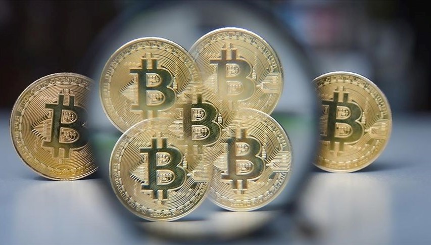 Bitcoin zirveden döndü