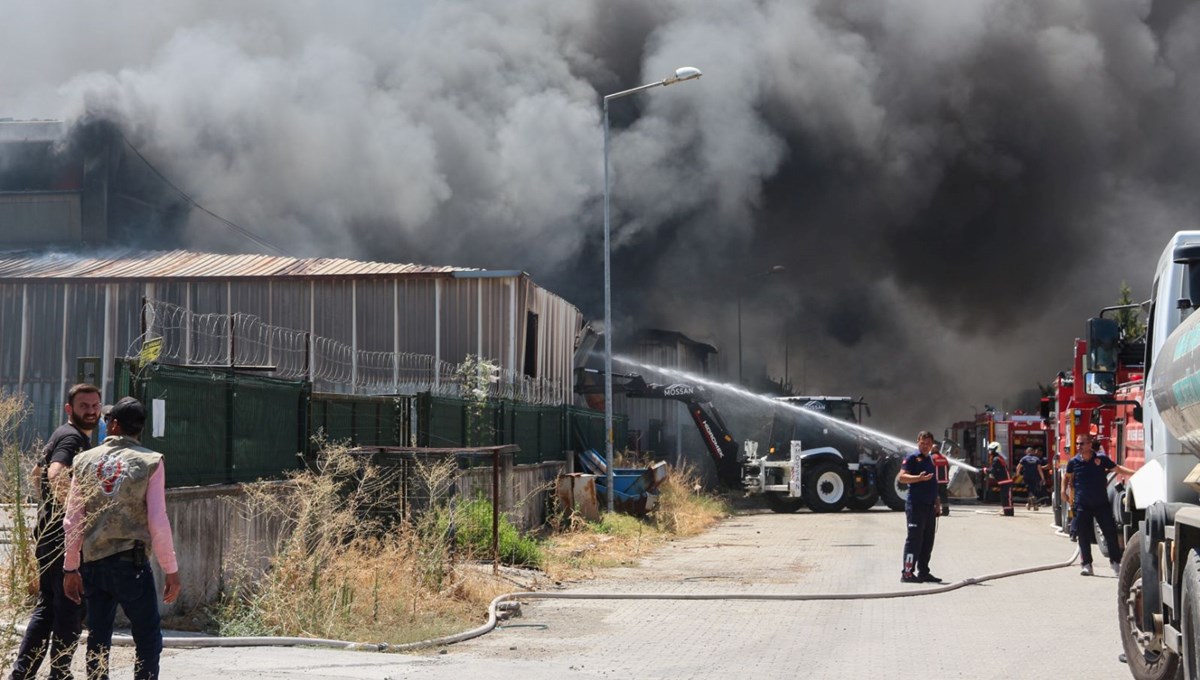 Manisa'da fabrika yangını