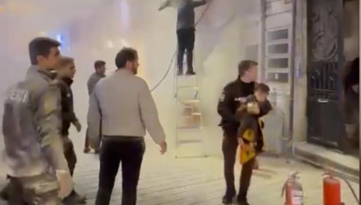 Beyoğlu'nda büfede yangın