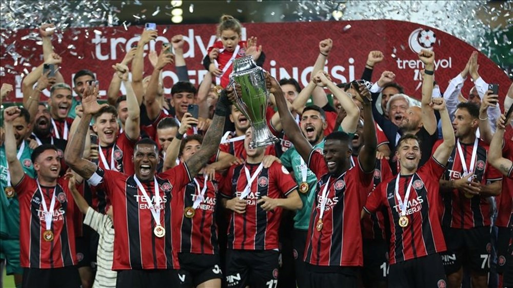 Süper Lig'de yeni dönemin kadroları katılaştı: Hangi kentten, kaç takım olacak? 81 JduPj2fv 0q4l489RvbuDw