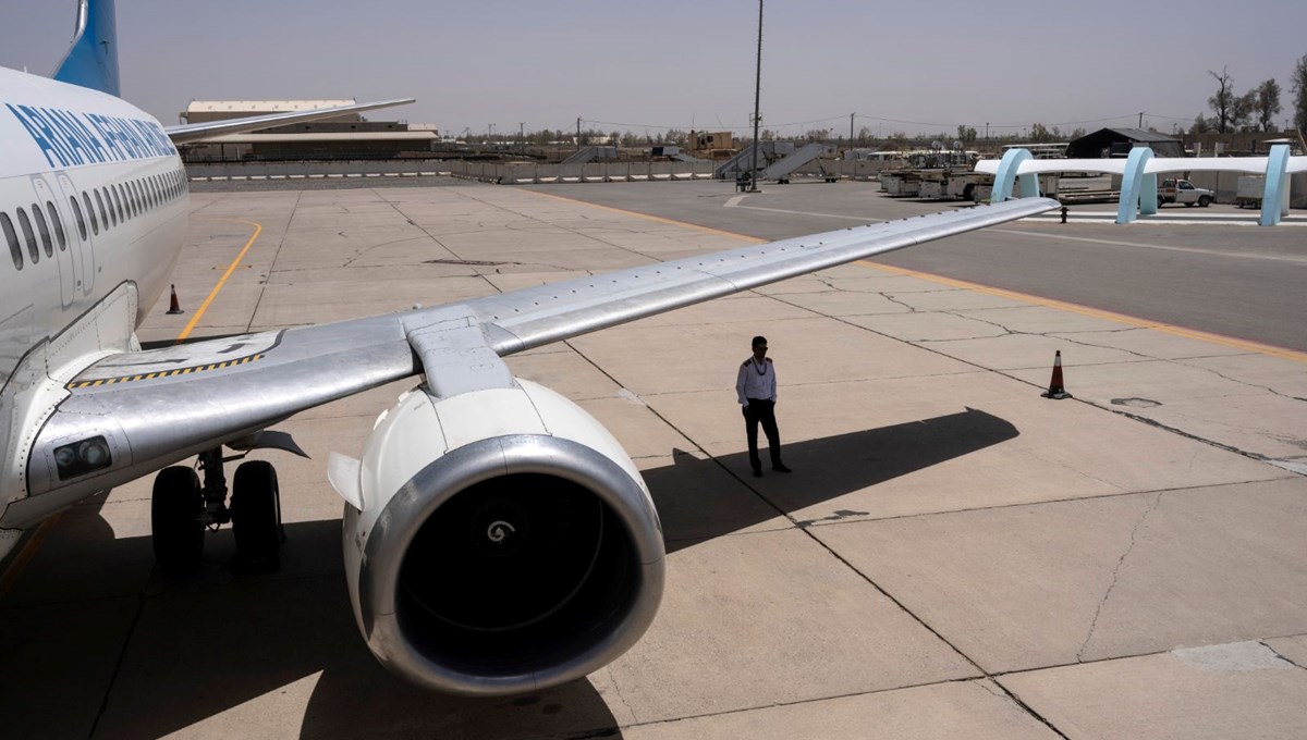 13 yaşındaki çocuk, uçağın iniş takımına saklanarak yolculuk yaptı