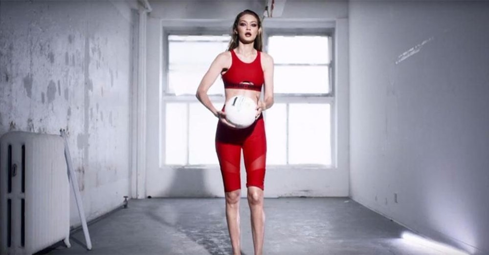 Gigi Hadid hayranlarını ikiye böldü Başkaldırı mı ihmalkarlık mı