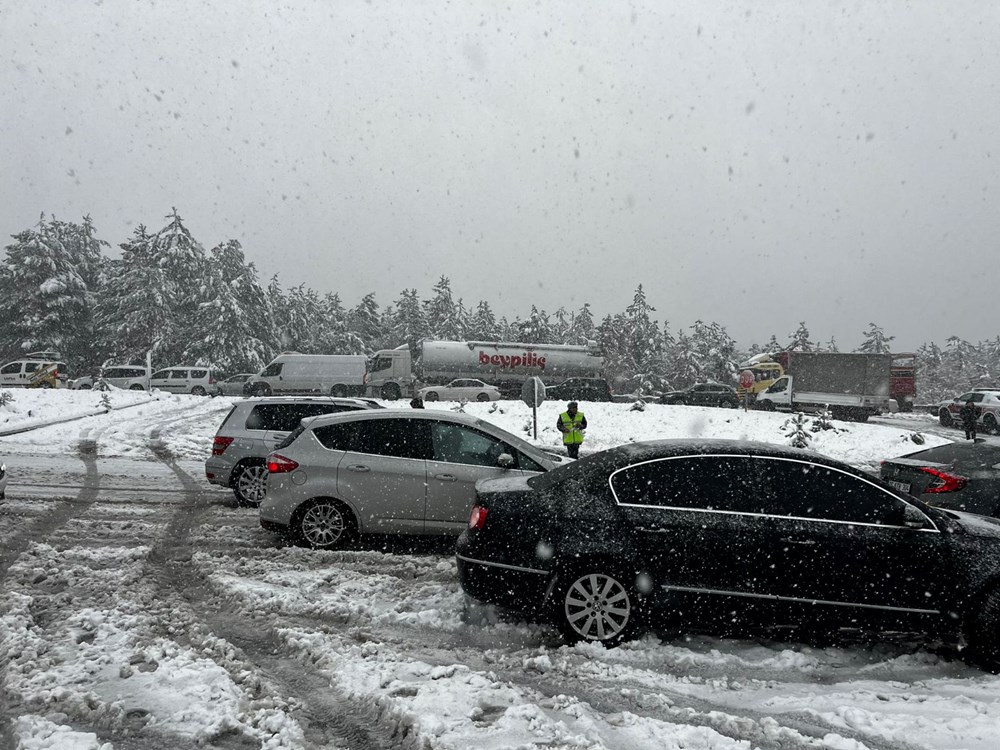 Fırtına ve kar yurdu esir aldı | 9 kişi yaşamını yitirdi, 261 yerleşim yerine ulaşım sağlanamıyor - 6