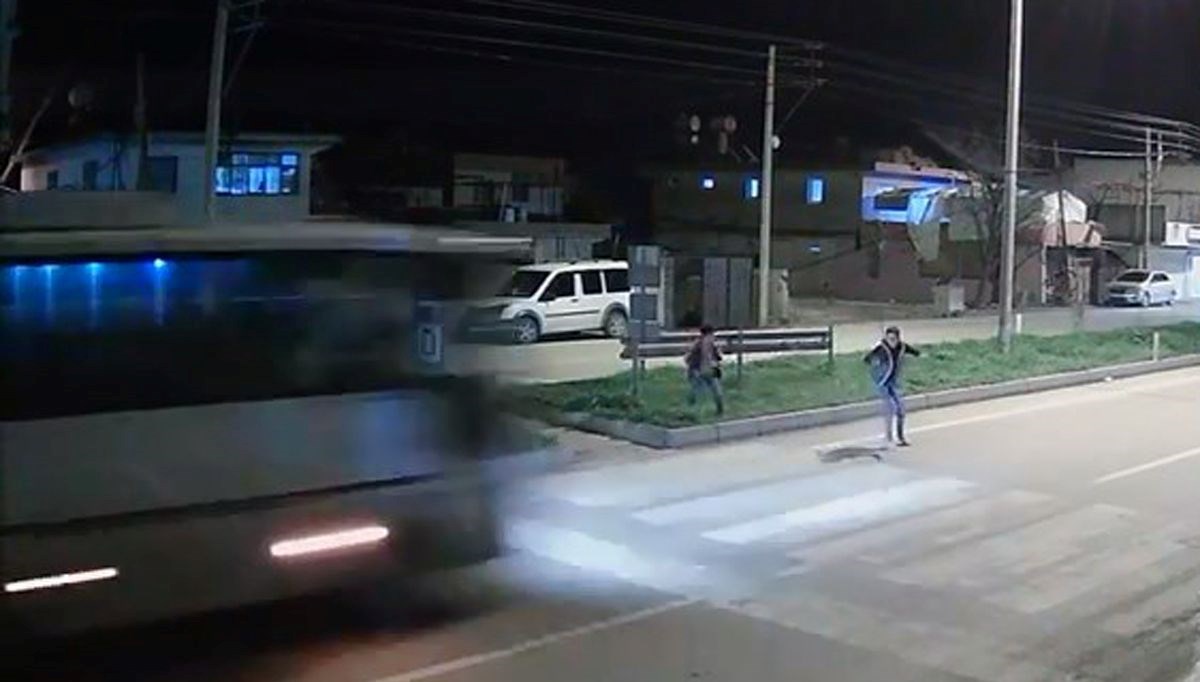 Adana'da feci kaza kamerada: Arkadaşıyla şakalaşırken canından oldu Adana'da feci kaza kamerada: Arkadaşıyla şakalaşırken canından oldu