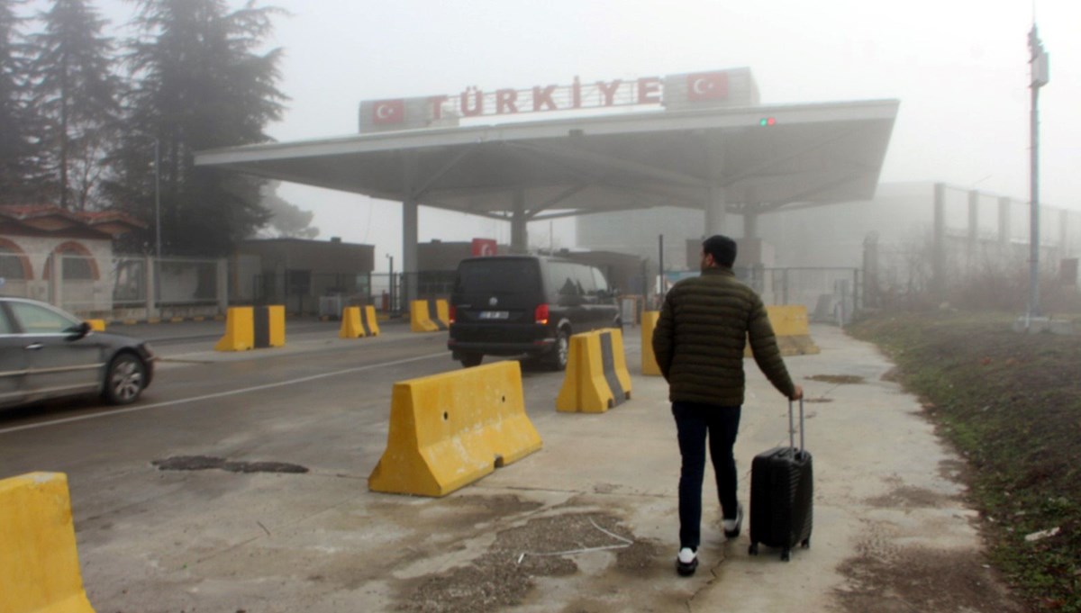Kapıkule'de yaya geçişleri 3 yıl sonra yeniden başladı Kapıkule'de yaya geçişleri 3 yıl sonra yeniden başladı
