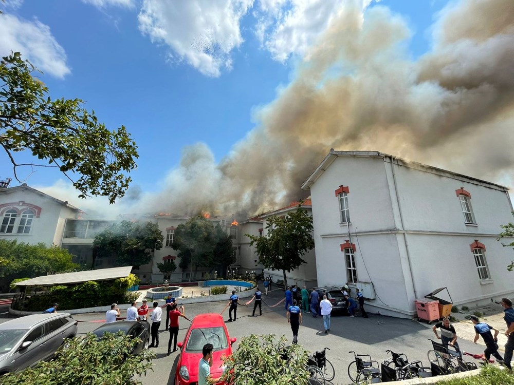 İstanbul Balıklı Rum Hastanesi'nde yangın: Olay yerinden ilk kareler - 3