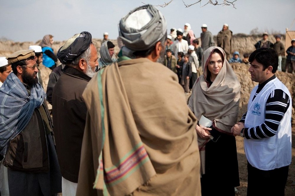 Angelina Jolie'den Afgan kadınlar için çağrı: Çiçeği kesebilirsin, ama baharın gelişini durduramazsın - 8