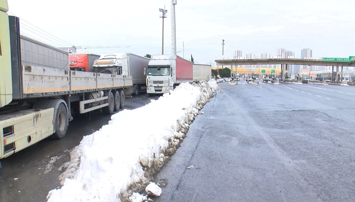 Hadımköy'de TIR'ların 'kar' bekleyişi sürüyor