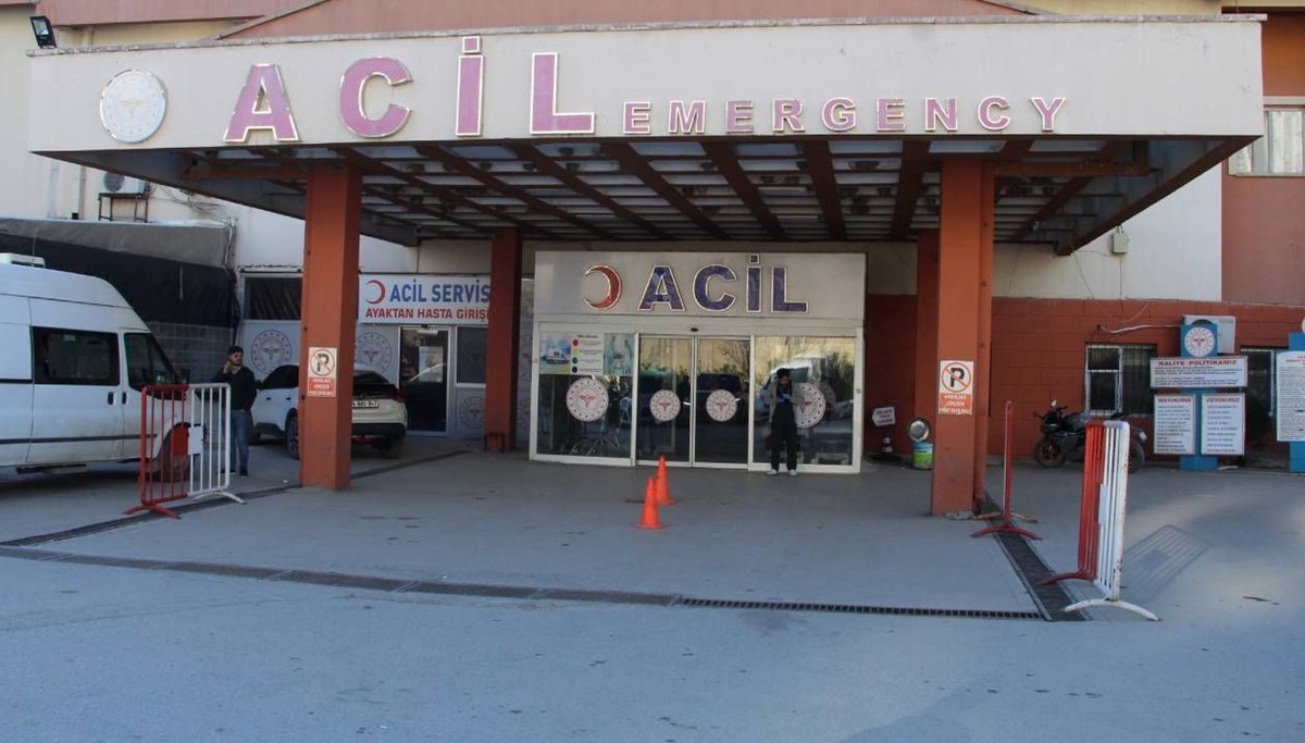 Üvey oğlu tarafından dövüldü
