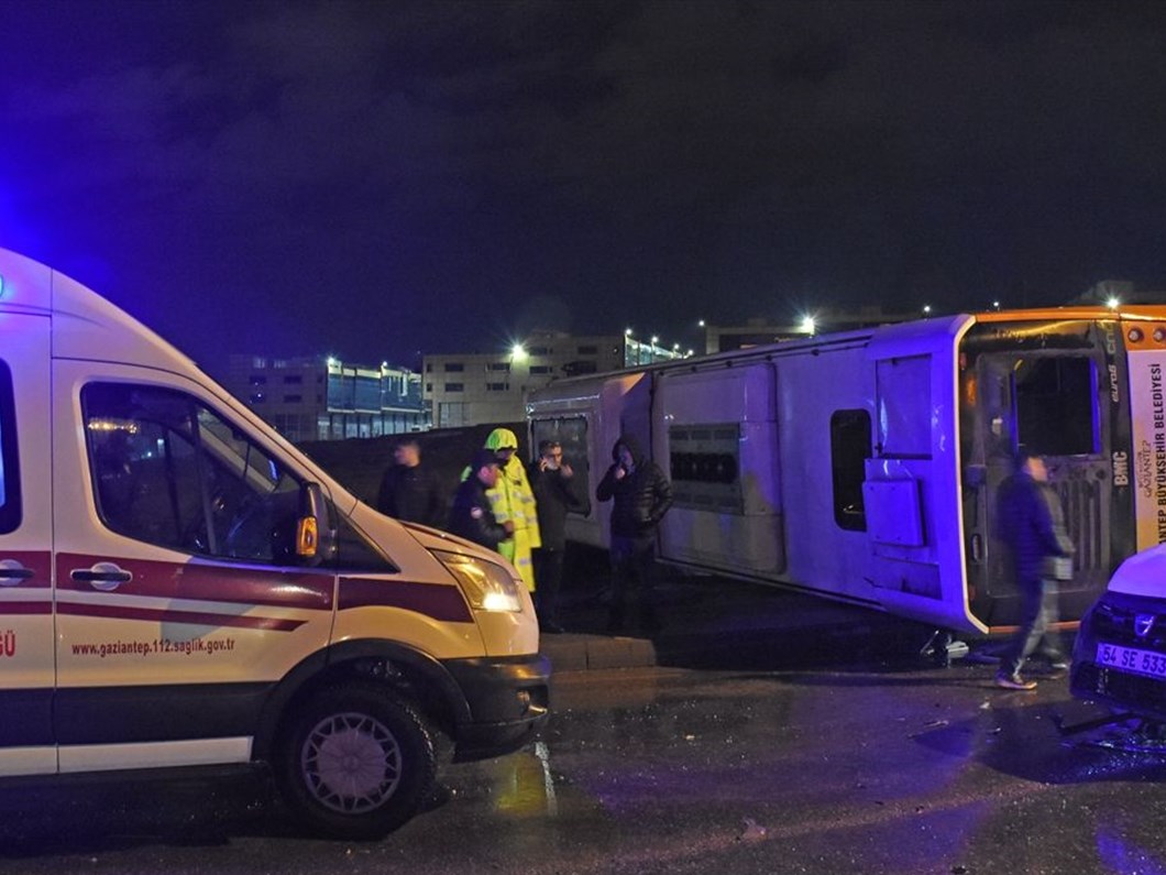 Gaziantep Te Otobus Devrildi 20 Yarali Ntv