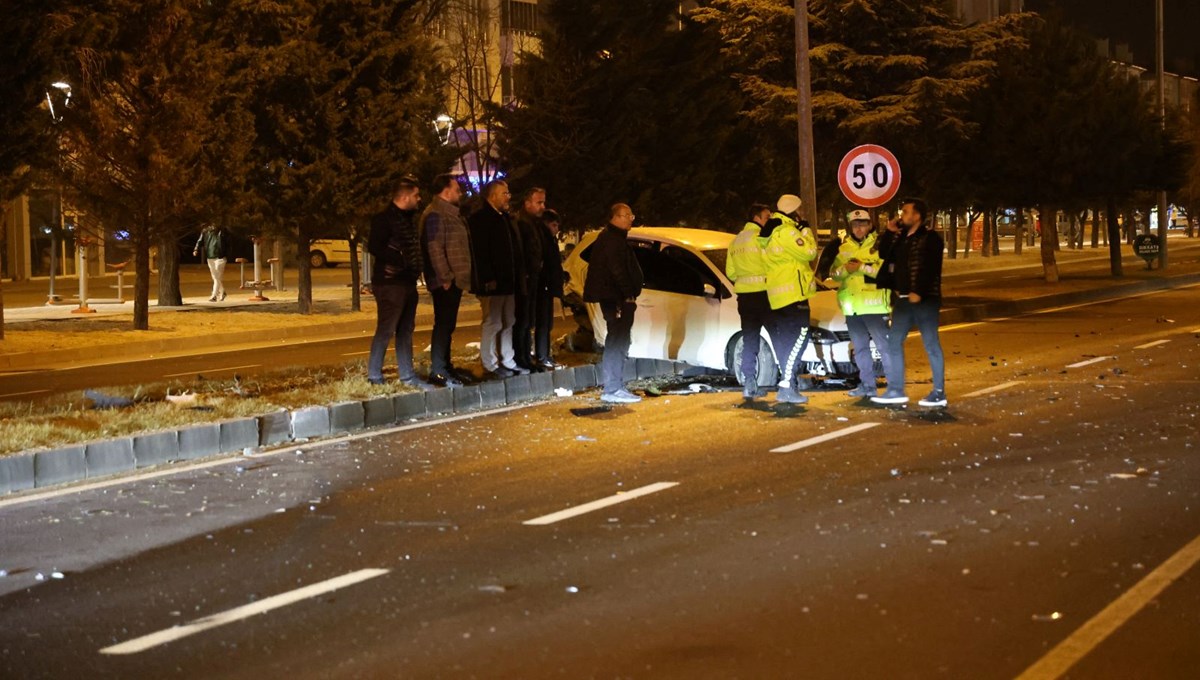 Kaza yaptı, yaralı arkadaşlarını bırakıp kaçtı