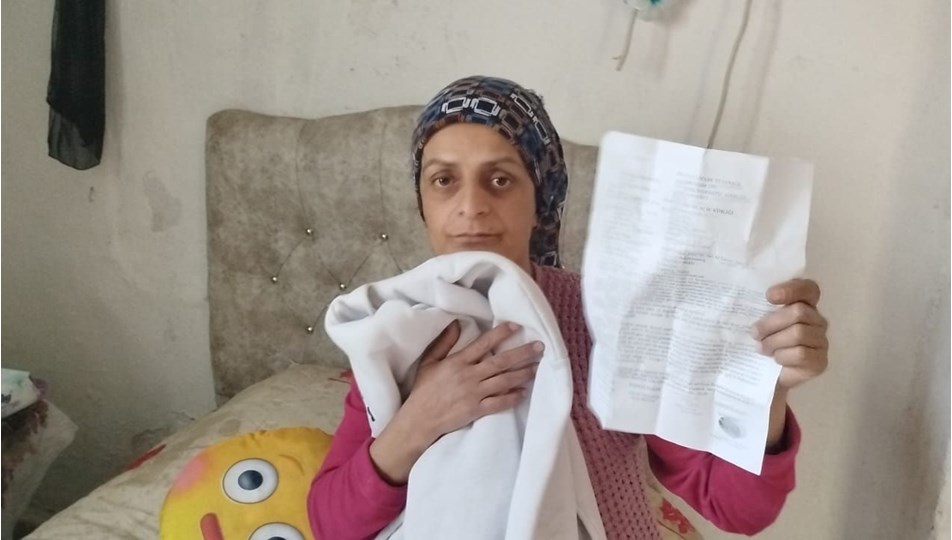 İki kızı depremde ölen anneden yardım çağrısı: 15 gündür haber alınamıyor